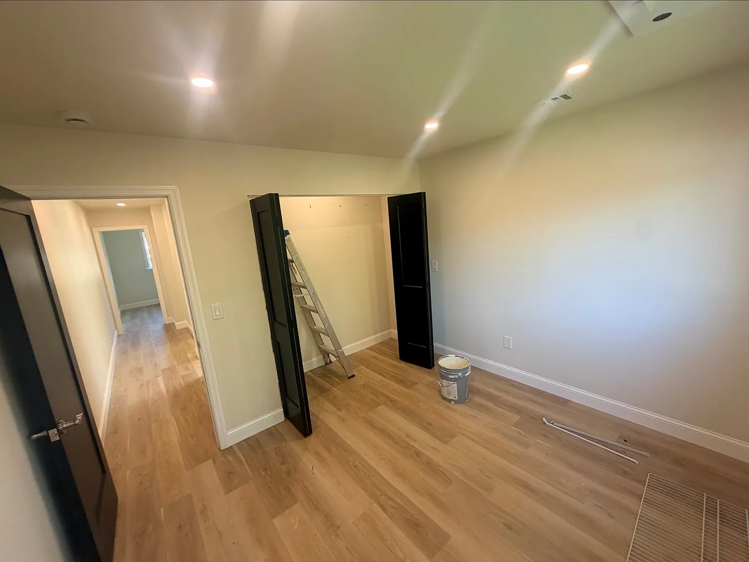 2 bed, 1.5 bath, 880 sqft, $2,250 — Photo 2