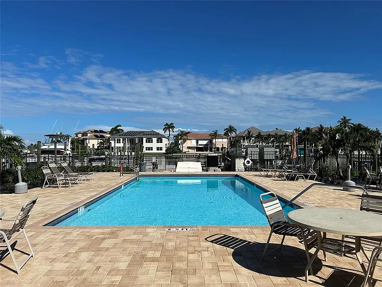 2775 Kipps Colony Dr S #304 — Photo 22