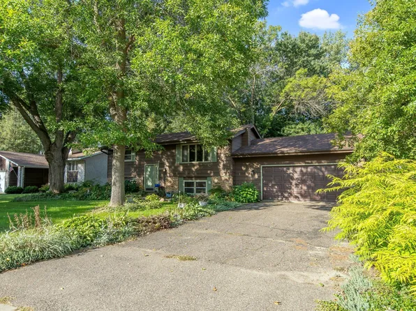 8280 Sunnyside Rd, Mounds View, MN 55112
