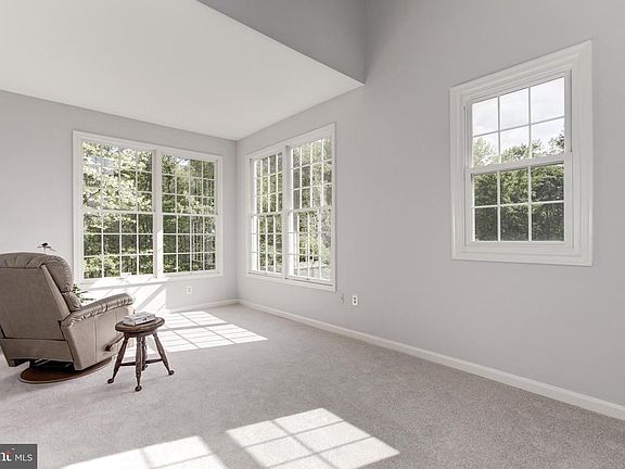 4th image of 15501 White Willow Ln