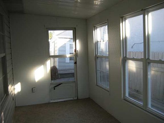 4th image of 158 Lola Cir