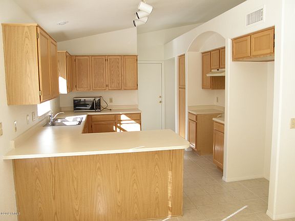 4th image of 17923 W Porter Ln