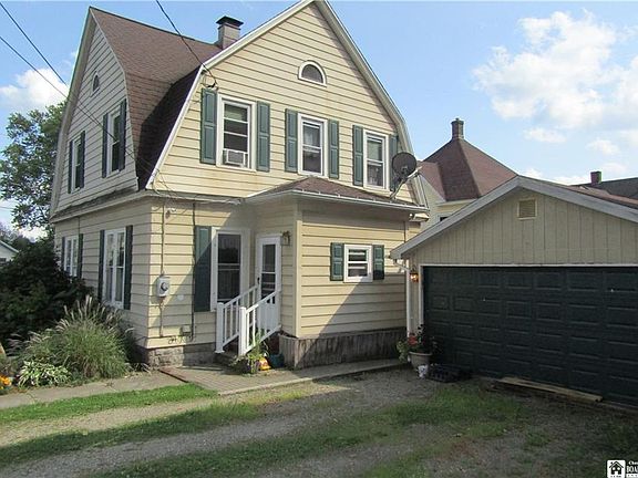 3rd image of 121 Bowen St
