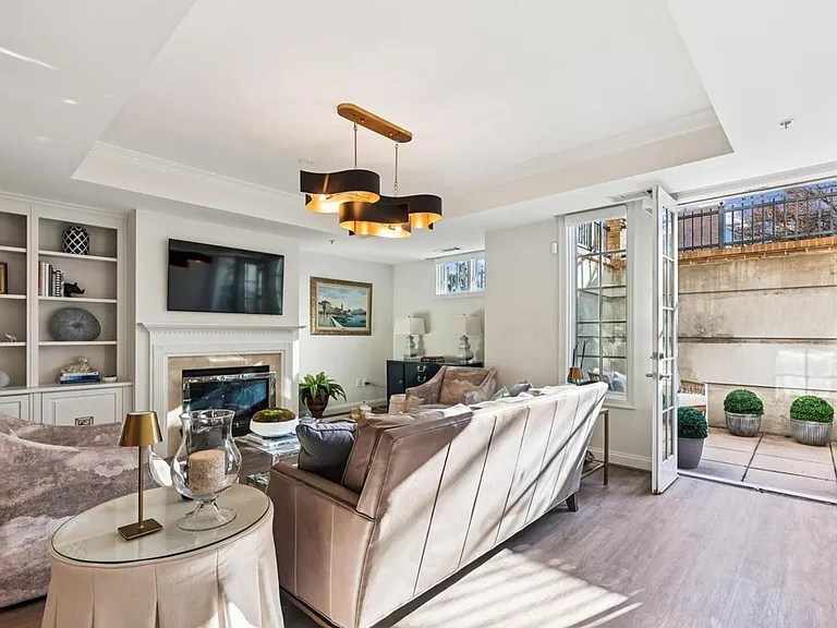 2501 Wisconsin Ave NW #7 — Photo 1