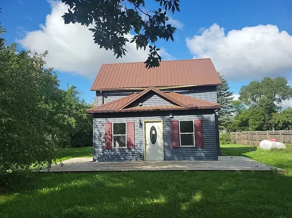 305 State St, Rolette, ND 58366