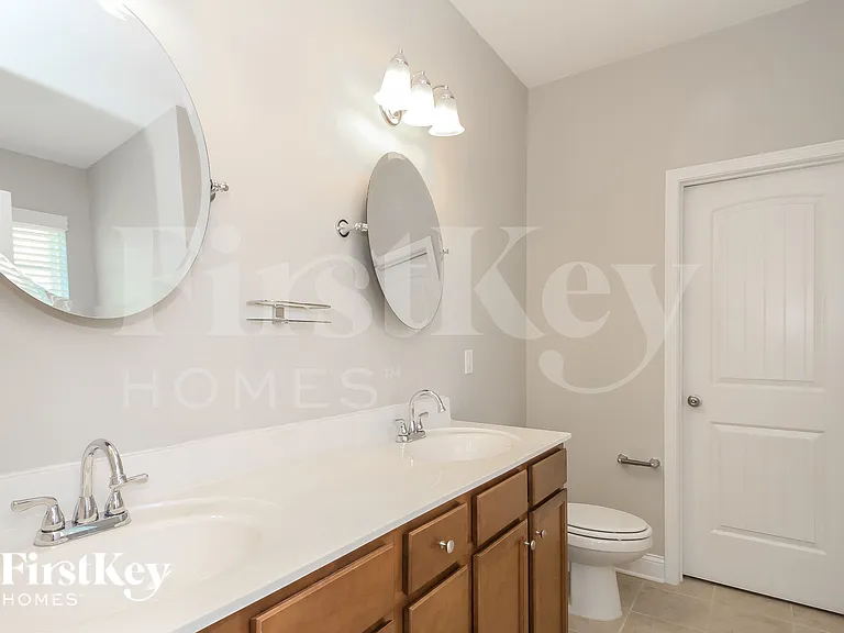 1643 Ashmead Ln — Photo 9