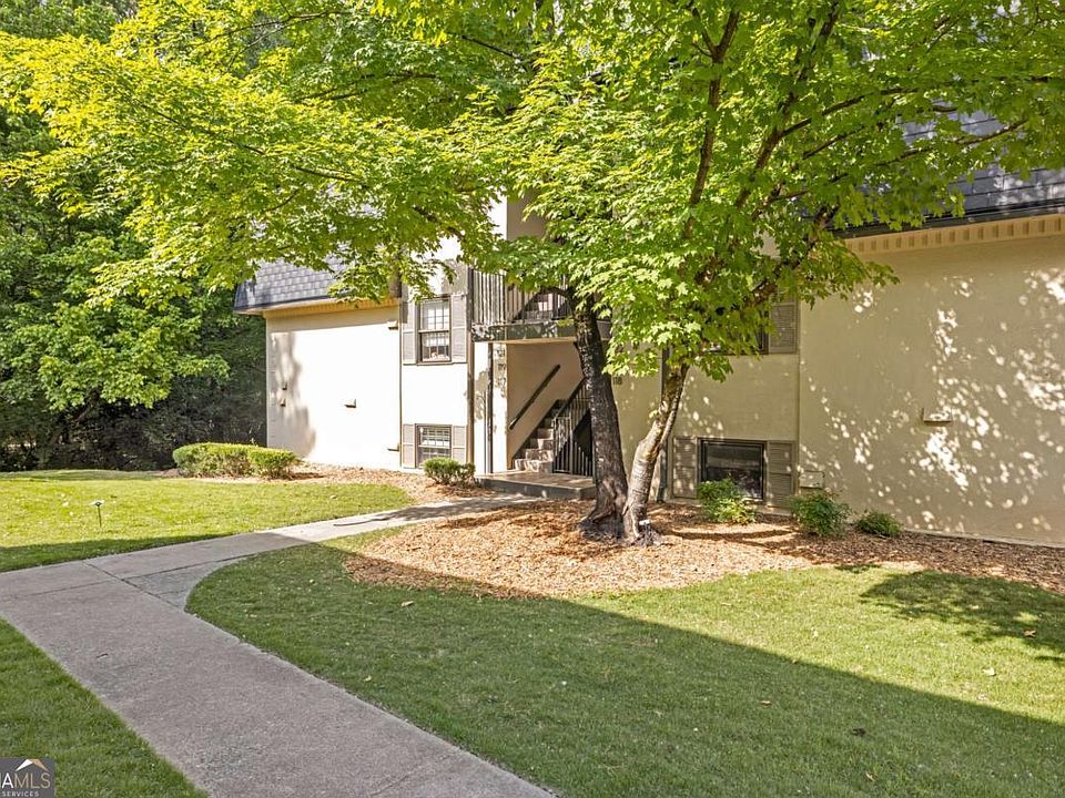 1st image of 118 Lablanc Way NW