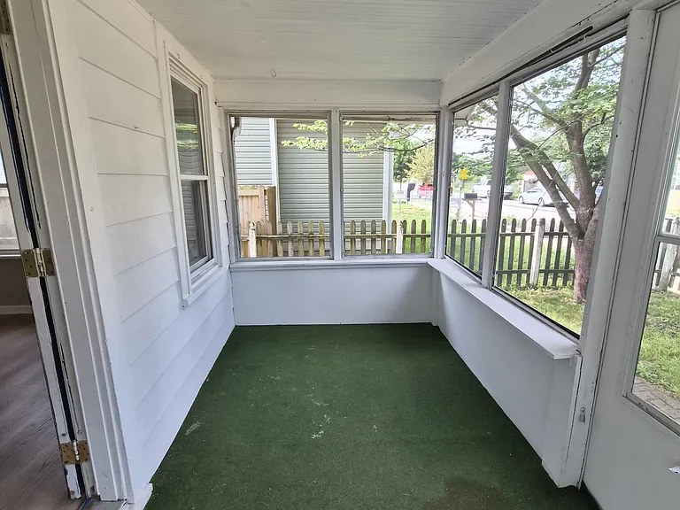 925 N Somerset Ave — Photo 6