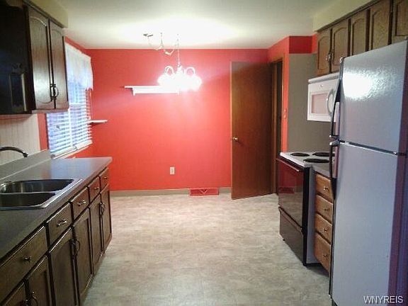 4th image of 7230 Nickett Dr