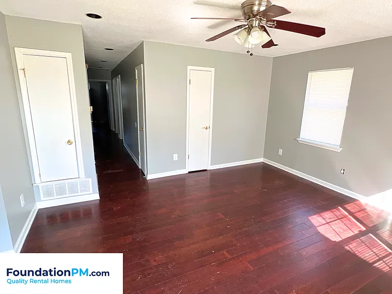 1375 Adelaide St — Photo 5