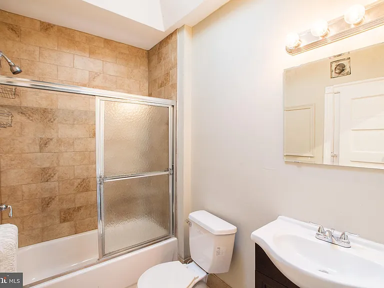 5750 N Lambert St — Photo 15