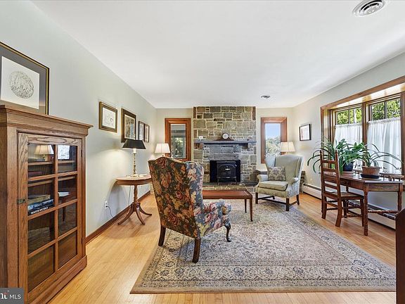 5th image of 2237 Sams Creek Rd