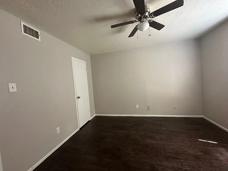 400 Johnson Dr — Photo 9