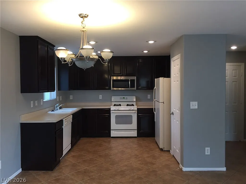 3 bed, 2.5 bath, 1362 sqft, $1,875 — Photo 3