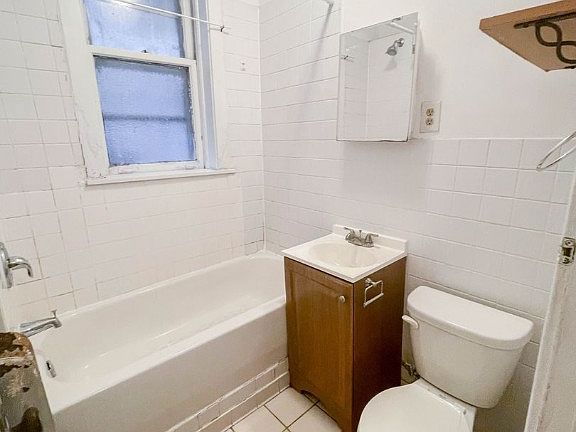 4th image of 5043-59 N Damen Ave #5057-1E