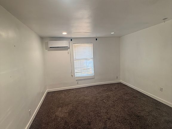 5th image of 1700 Jane St
