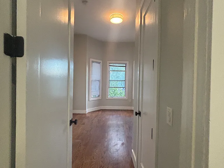 112 Duncan Ave #C — Photo 2