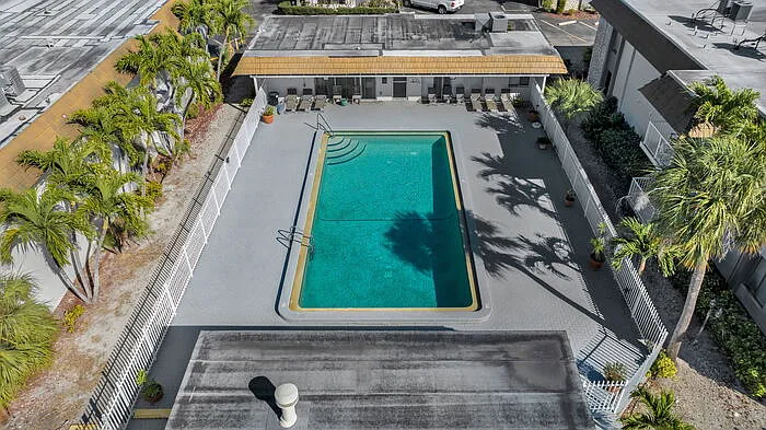 1830 Maravilla Ave #321 — Photo 3
