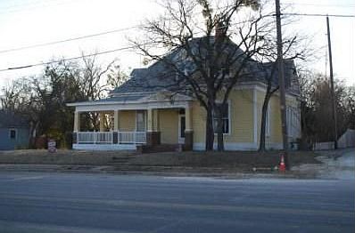 3rd image of 222 S Waco St