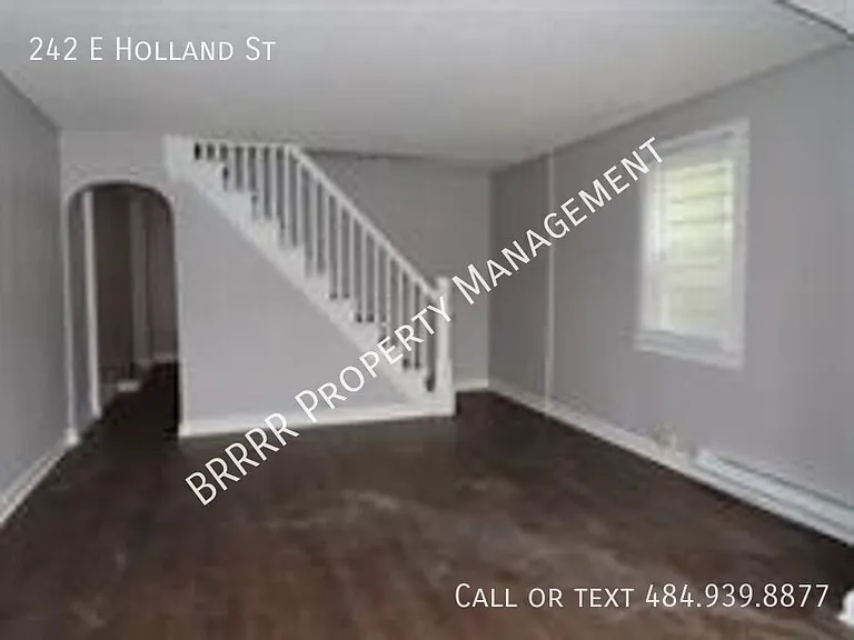 242 E Holland St — Photo 5
