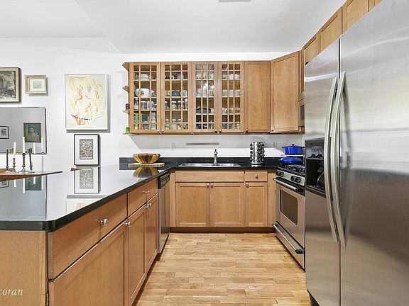 4th image of 250 S 2nd St APT 1A