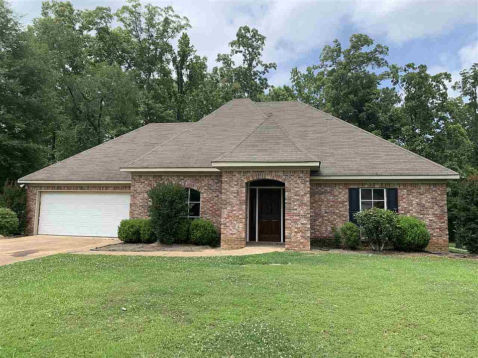 1st image of 761 Forest Woods Dr