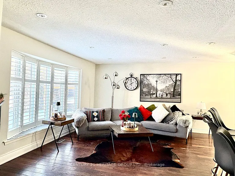22 Cedar Cres #MAIN — Photo 7