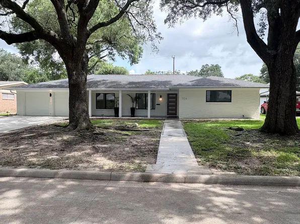 704 Fleetwood St, Baytown, TX 77520