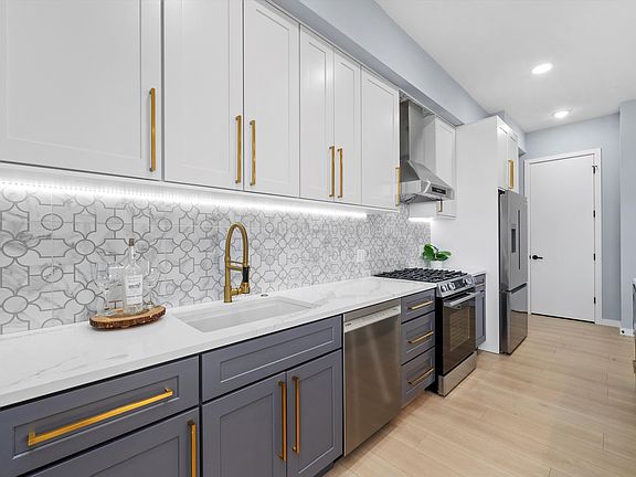 5th image of 5830 N Lincoln Ave #2S