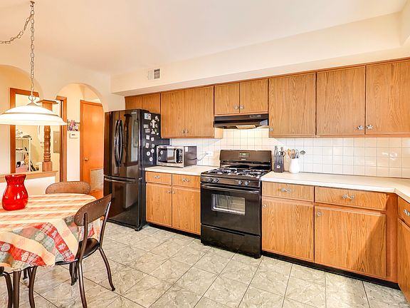 4th image of 6121 N Northwest Hwy APT 406