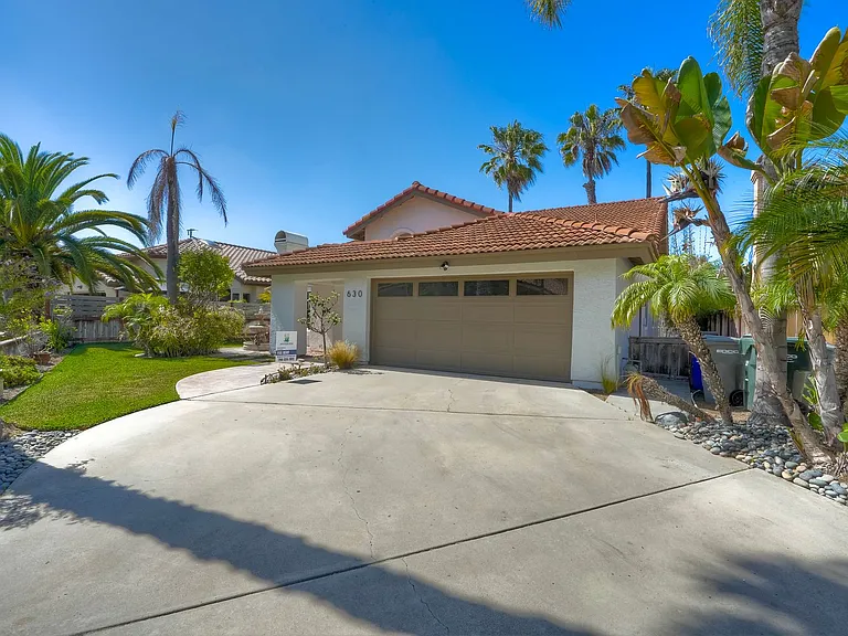 630 Poinsettia Park N — Photo 1
