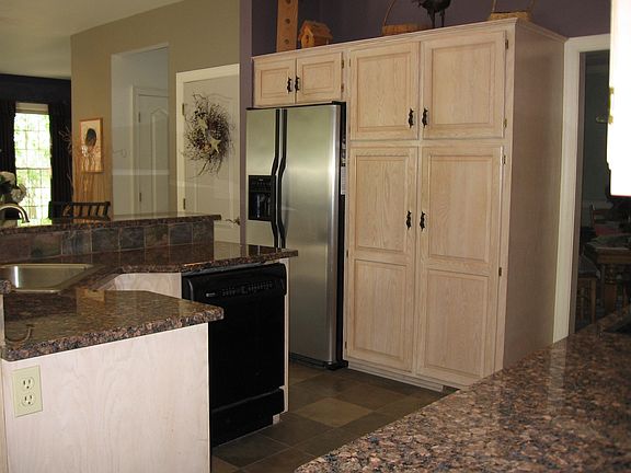 Kitchen (new granite counters)