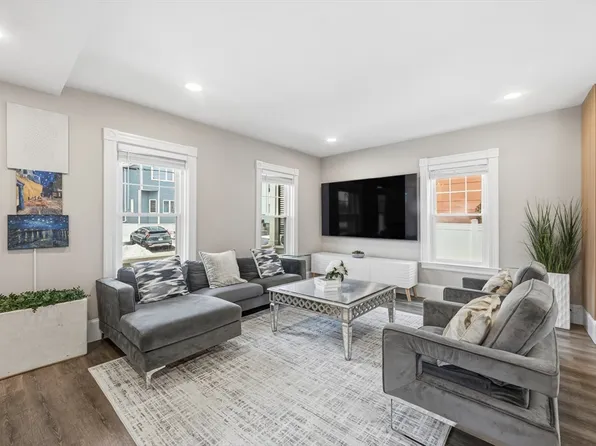 13 Leyden St, Medford, MA 02155