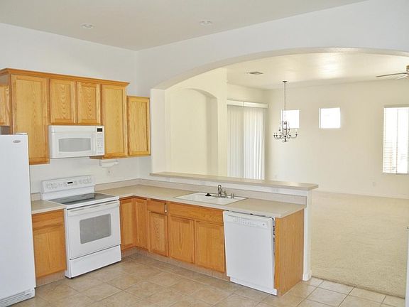 2nd image of 984 W Thornbush Pl