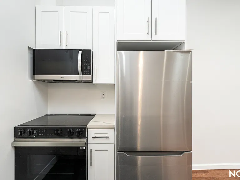 1869 Greene Ave #1F — Photo 9