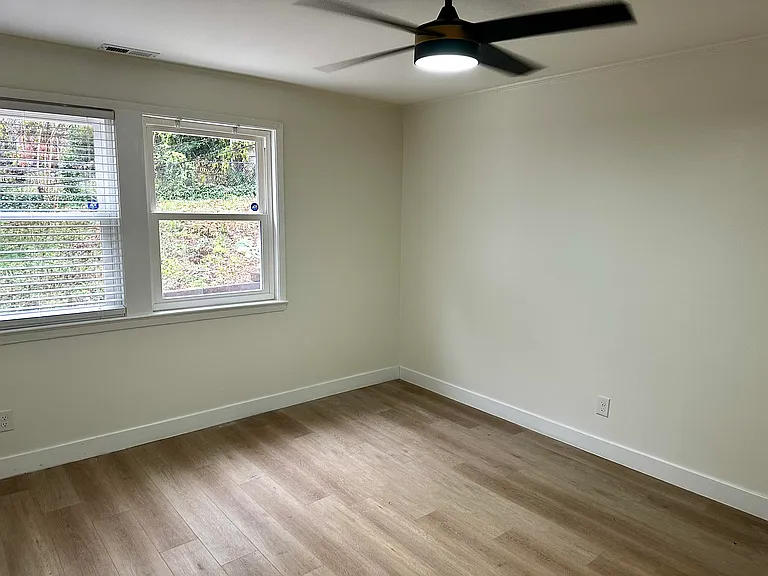 1450 Academy St — Photo 16