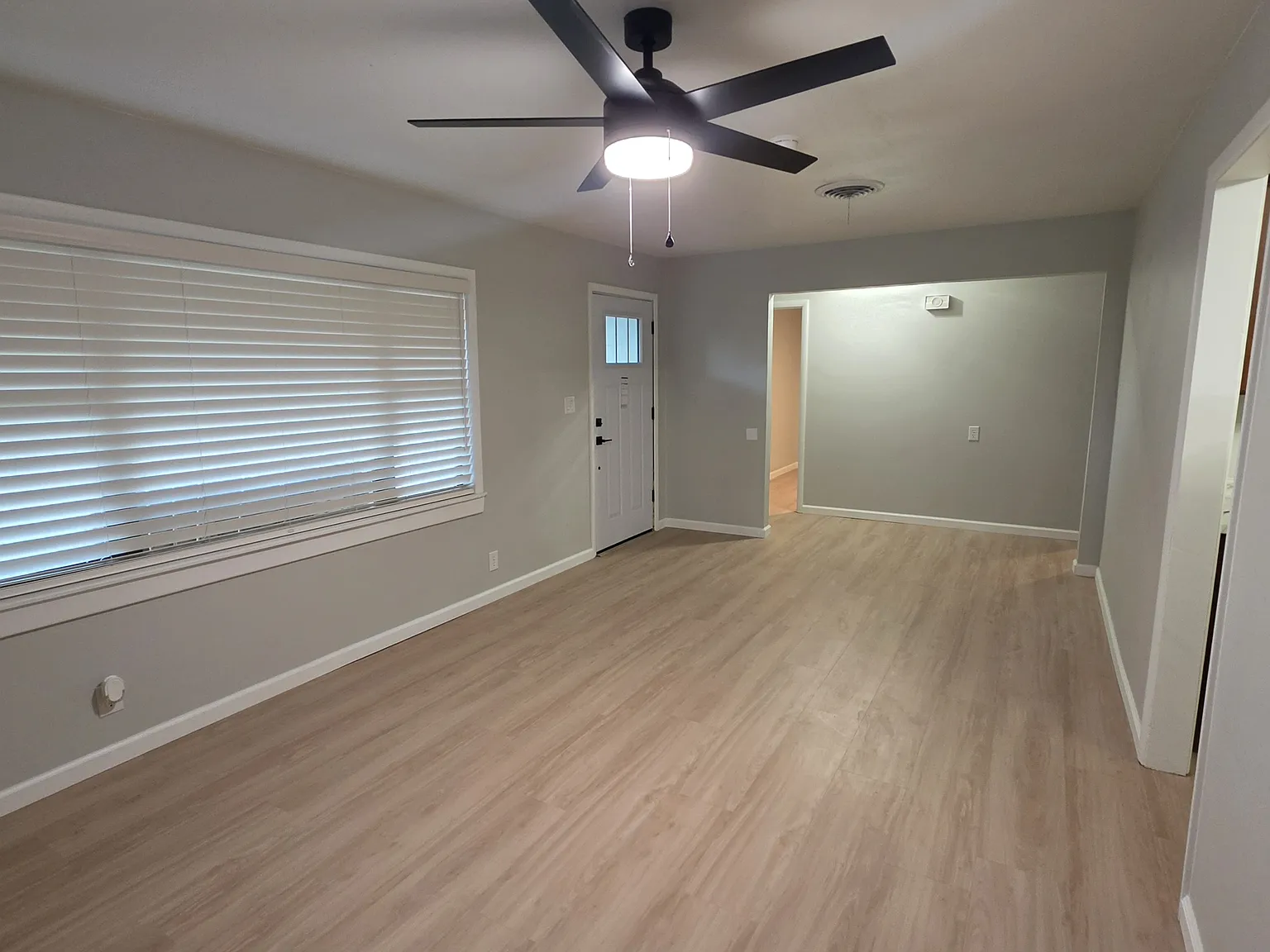 3 bed, 950 sqft, $1,100 — Photo 4