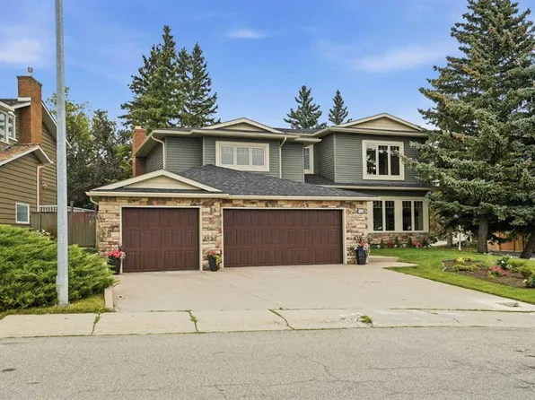1131 S Edgemont Rd NW, Calgary, AB T3A 2J7