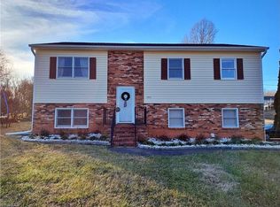 940 Ash Land Ct, Lewisville, NC 27023