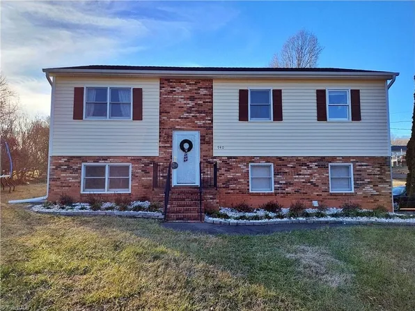 940 Ash Land Ct, Lewisville, NC 27023