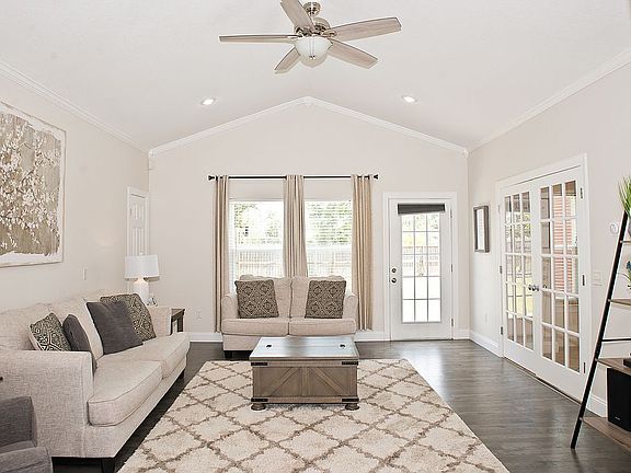 4th image of 3202 Rosewood Way