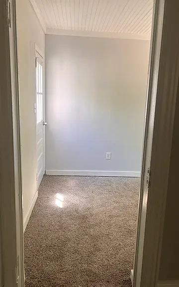 116 Rowland Cir — Photo 6