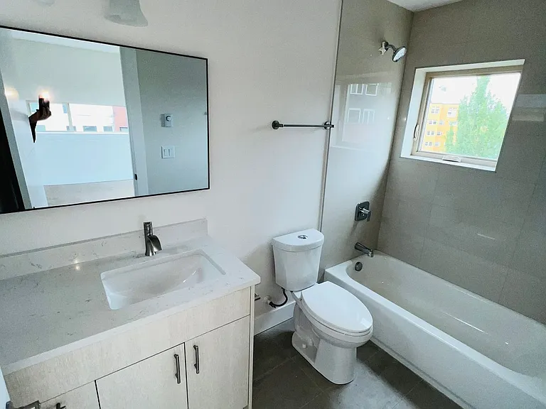 South Lane Apartments — Photo 19