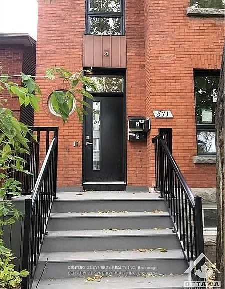 571 McLeod St #2 — Photo 1