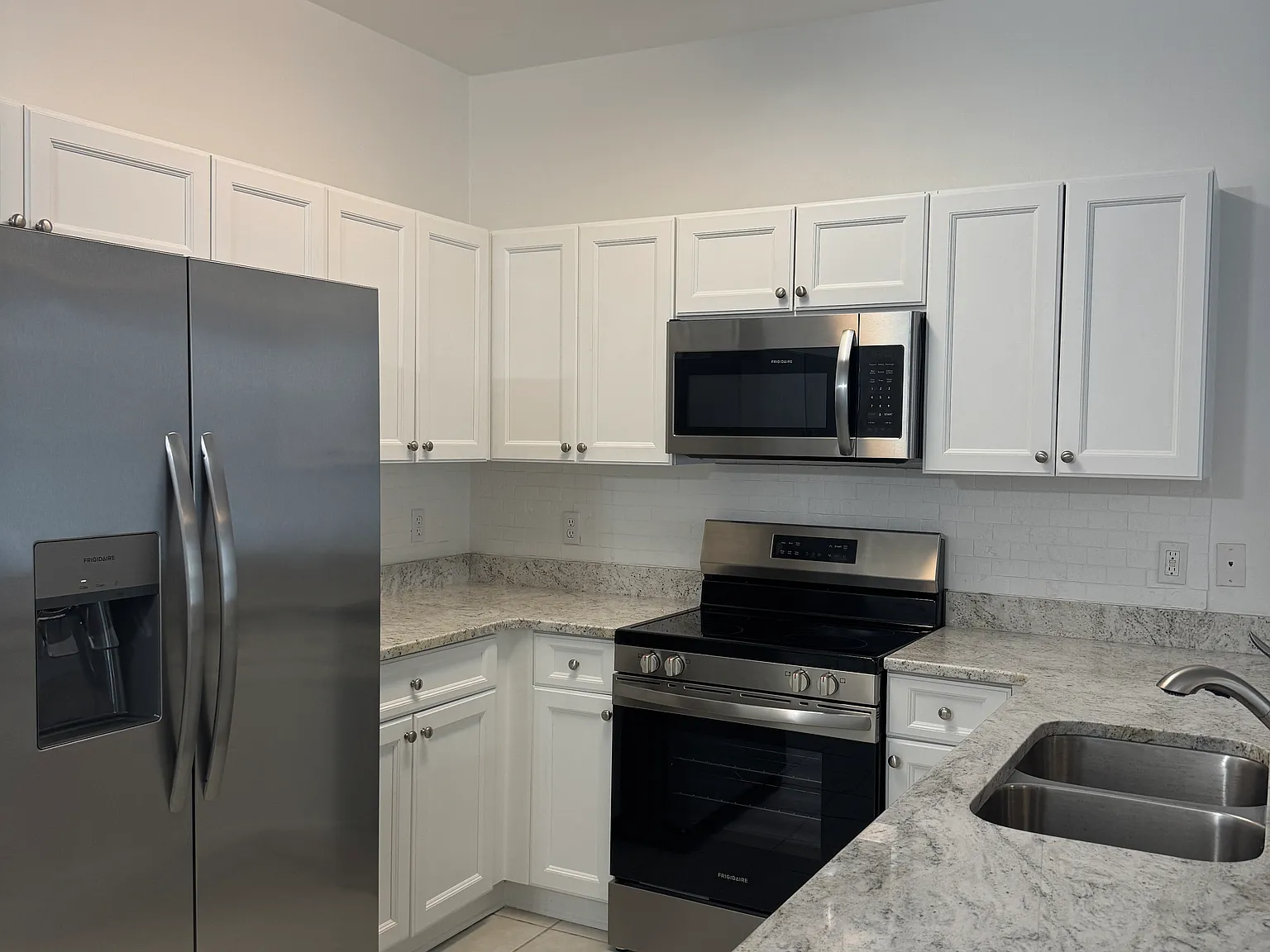 3 bed, 1368 sqft, $1,650 — Photo 3