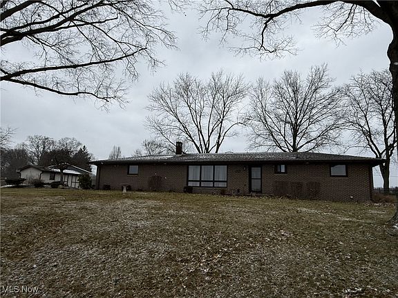 3rd image of 3222 Circleview Dr NW