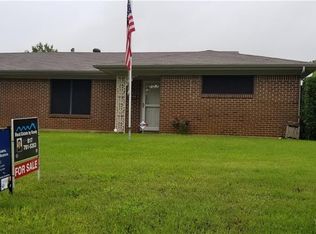 1215 Wade Hampton St, Benbrook, TX 76126
