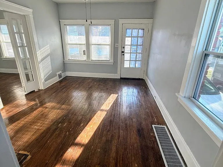951 Royal Rd — Photo 33