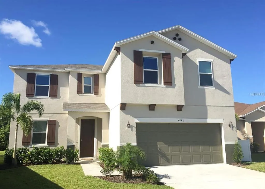 4 bed, 2.5 bath, 2631 sqft, $2,800 — Photo 1