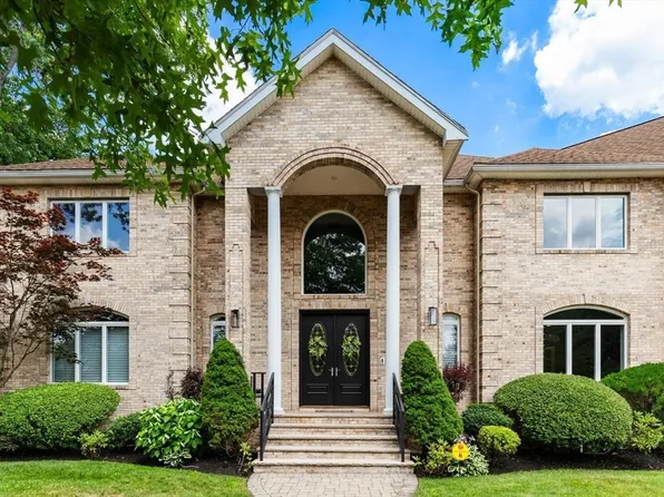 7 Freeman St, Lynnfield, MA 01940